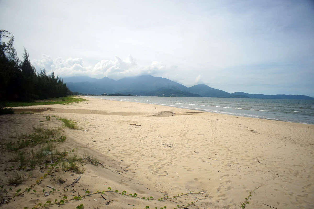 Bãi biển Xuân Thiều