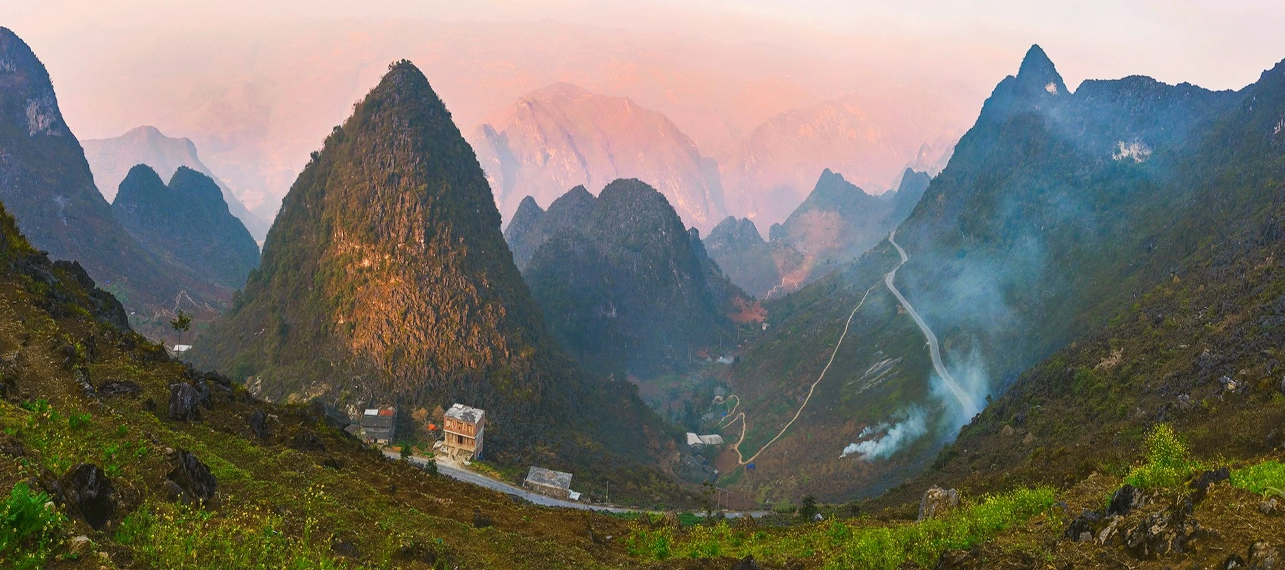 Conquer Ma Pi Leng, the most dangerous pass in Vietnam