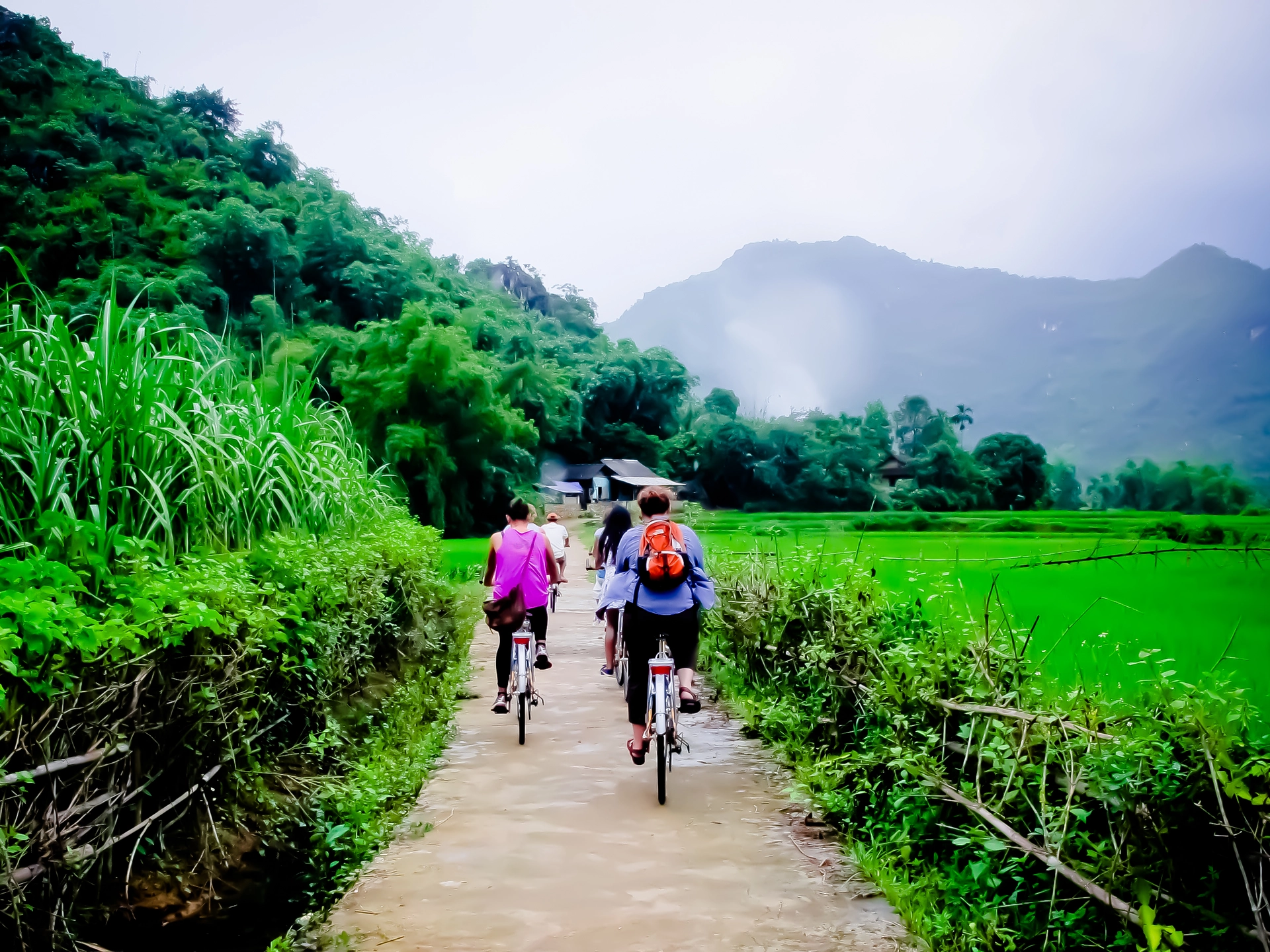 Short motorbike tour to Mai Chau – 2 Days