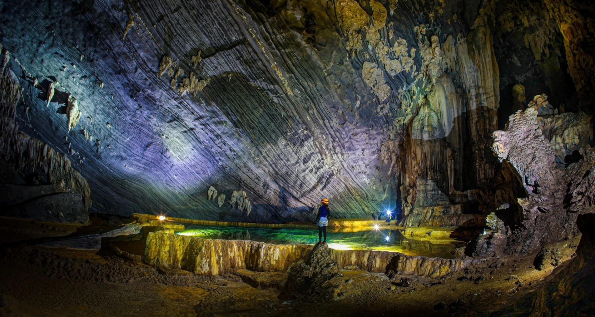 Ruc Mon Cave - a little-known gem in the heart of Quang Binh