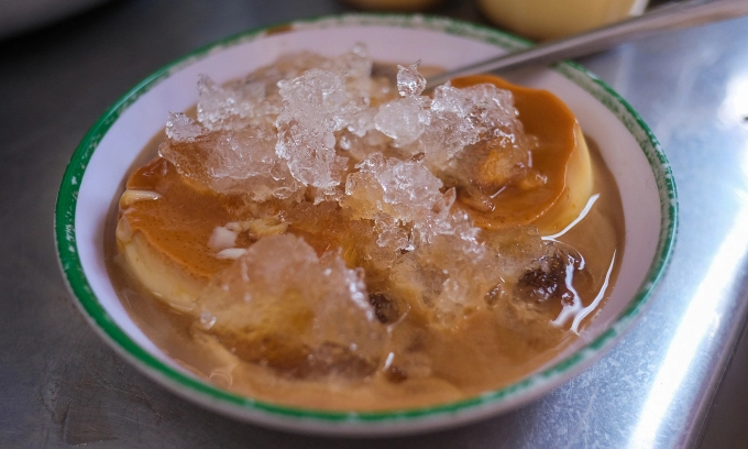 Một phần flan trong chợ Tuy Hòa. Image: Tu Nguyen